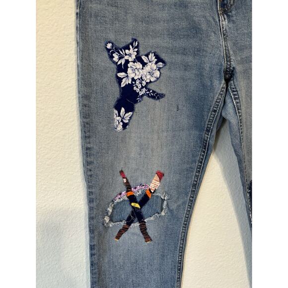 Gap Jeans Women's 30 Regular Cropped Boyfriend Jeans Raw Edge Patched Distressed - Picture 4 of 9